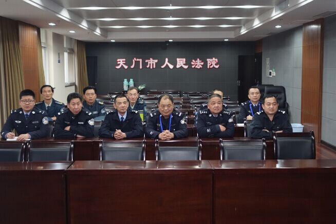 qq法警.jpg