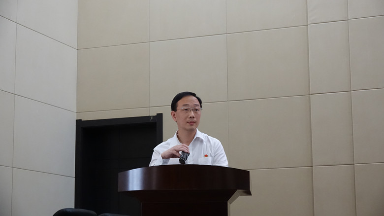 第八届共青团书记孔俊峰作工作报告_副本.jpg