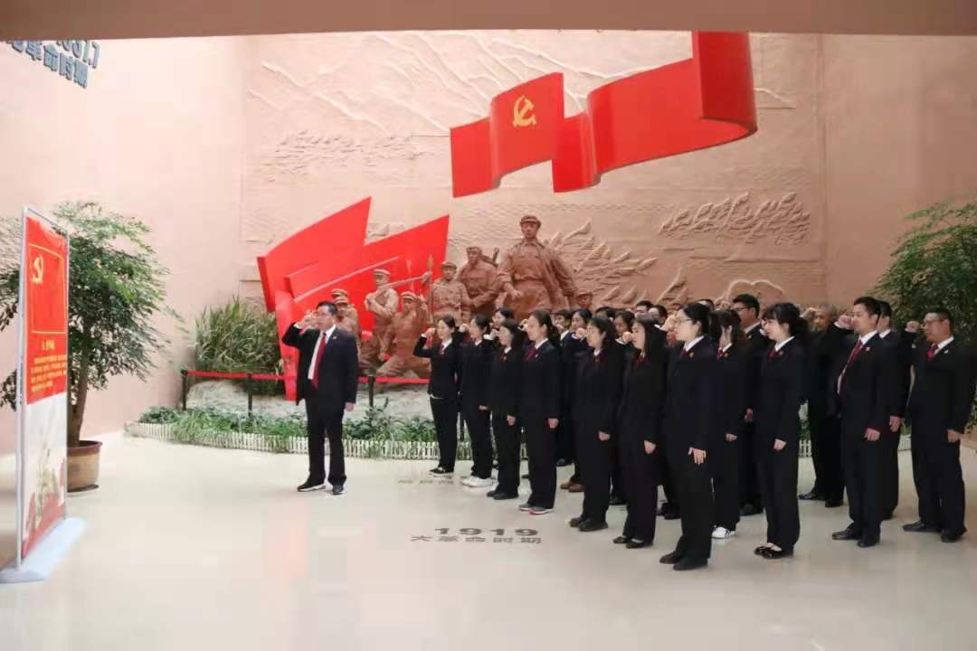 接受红色洗礼 天门法院开展革命传统教育.jpg